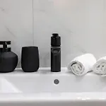 Elly Nine - Stylish Urban Apartment *