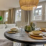 Elly Nine - Stylish Urban Apartment Wiesbaden