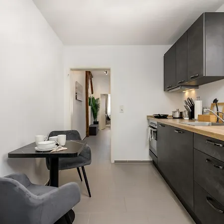 Elly Nine - Stylish Urban Appartement *