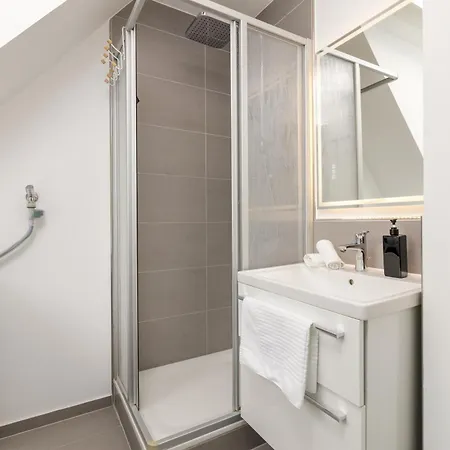 Elly Nine - Stylish Urban