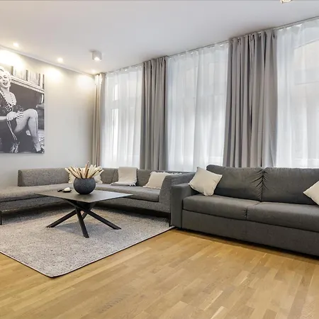 Elly Nine - Stylish Urban *