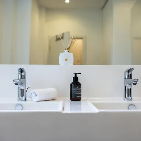 Elly Nine - Stylish Urban Apartment Wiesbaden