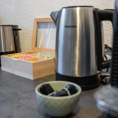 Elly Nine - Stylish Urban Appartement