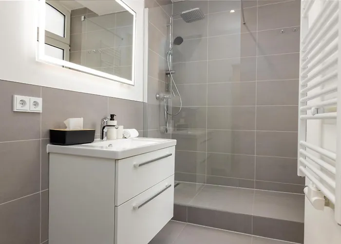 Elly Nine - Stylish Urban Apartman